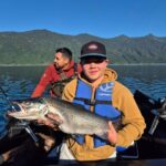 pesca en el lago caburgua dos personas