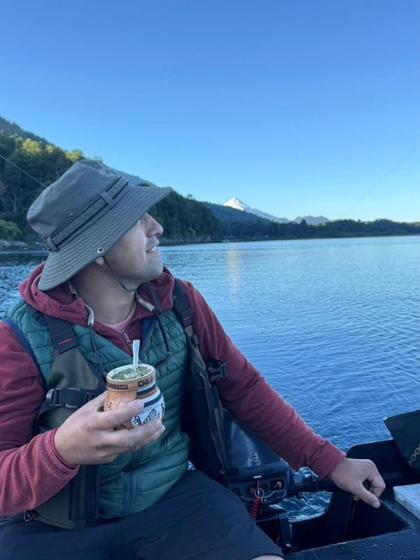 disfrutando de un mate mientras pesacamos